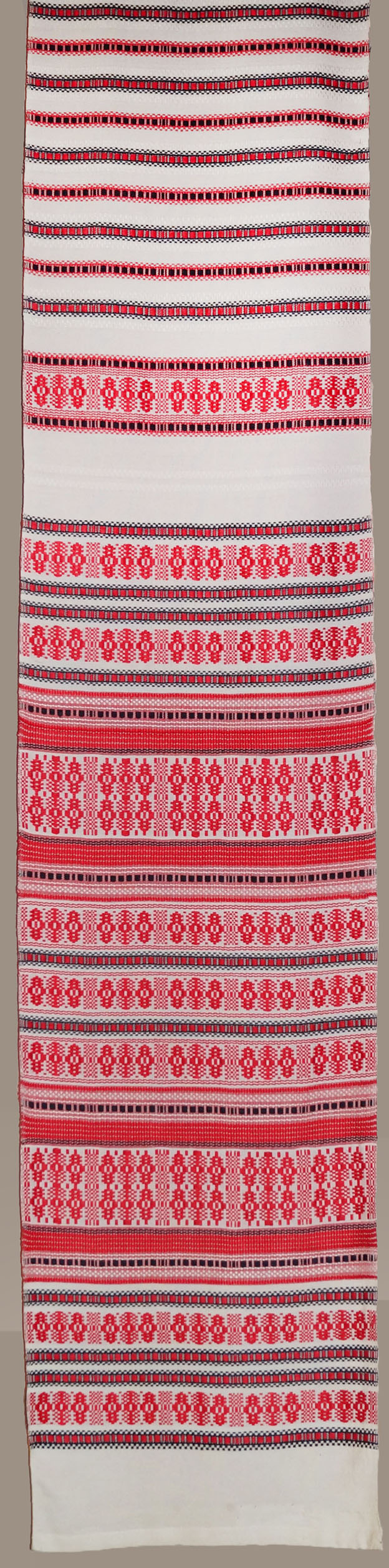 І. Нечипоренко. Рушник «Реп’яшок». 1990. Бавовна, ручне перебірне ткацтво